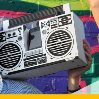 Berlin Boombox Papp-Ghettoblaster fürs Smartphone